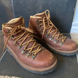Danner Women's Mountain Pass in Cedar